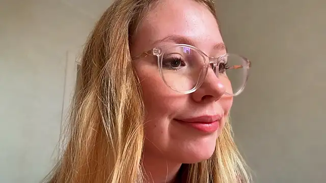 Snapshot of HoneyAudrey chatting on July 12, 2:13 am HoneyAudrey online show from July 12, 2:13 am