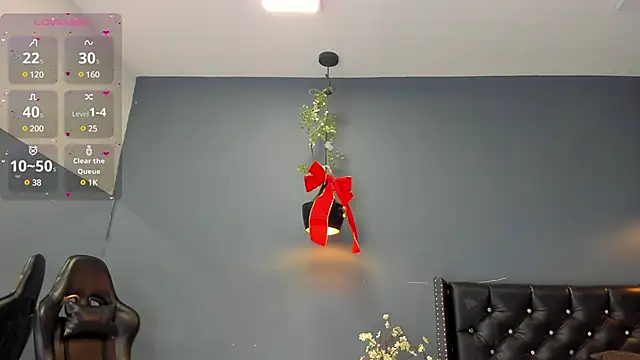 Hannah Miller   online show from December 7, 11:07 am