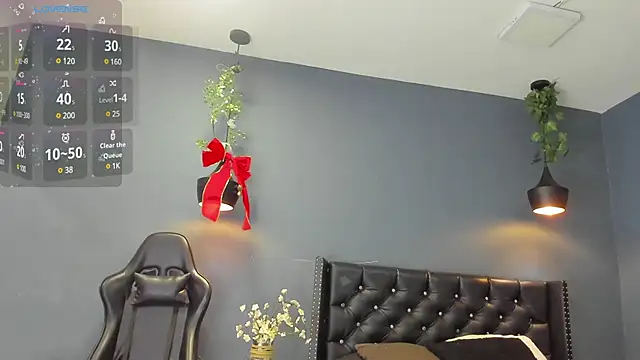 Hannah Miller   online show from December 13, 11:34 am