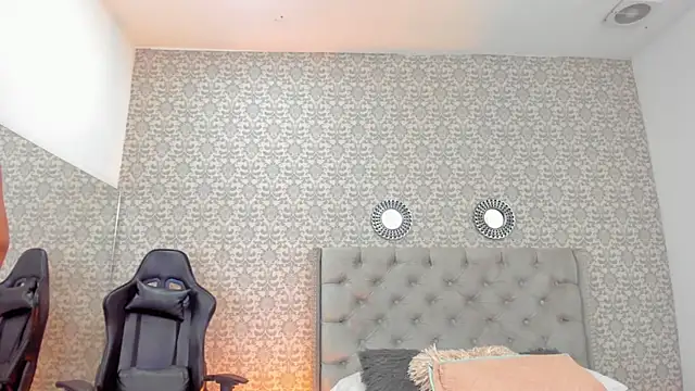 Hannah Miller   online show from December 31, 5:51 pm