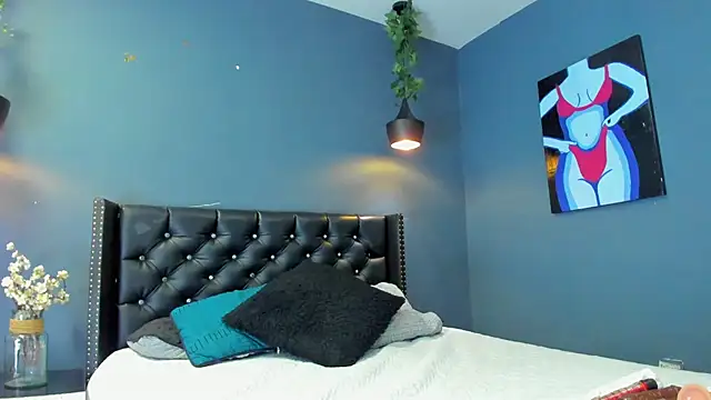 Hannah Miller   online show from February 11, 8:42 pm