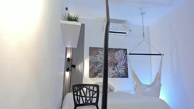 emma alice  online show from March 24, 11:04 am