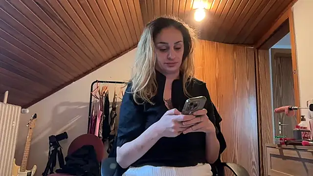 Snapshot of JeSuisUnTapin chatting on September 25, 7:23 am JeSuisUnTapin online show from September 25, 7:23 am