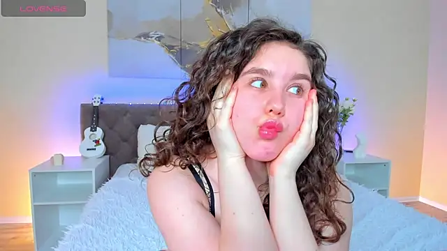 Ariella Sol online show from January 18, 4:15 am