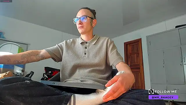 Snapshot of MrShaggy chatting on May 18, 5:24 am MrShaggy online show from May 18, 5:24 am