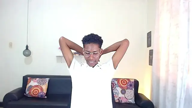 maiki18  online show from January 20, 7:35 pm