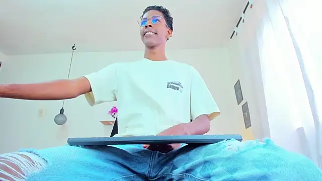 maiki18  online show from January 21, 1:22 pm