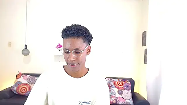 maiki18  online show from February 26, 4:56 pm