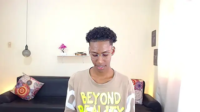 maiki18  online show from March 5, 8:00 pm