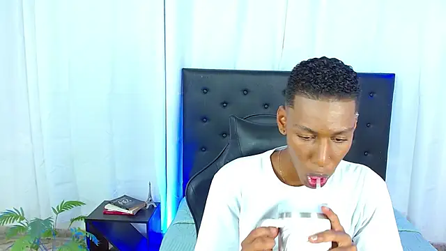 Snapshot of maiki18_ chatting on March 4, 8:48 pm maiki18 online show from March 4, 8:48 pm