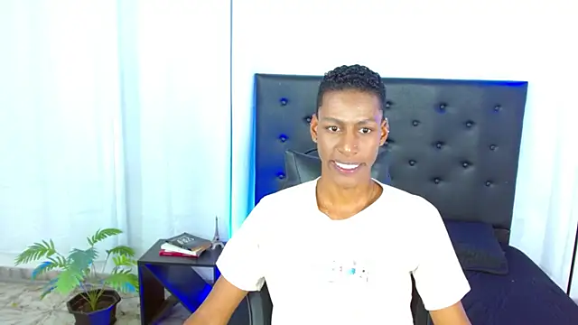 Snapshot of maiki18_ chatting on March 13, 8:48 pm maiki18 online show from March 13, 8:48 pm