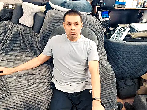 Snapshot of ClampMaster chatting on December 19, 2:07 am ClampMaster online show from December 19, 2:07 am