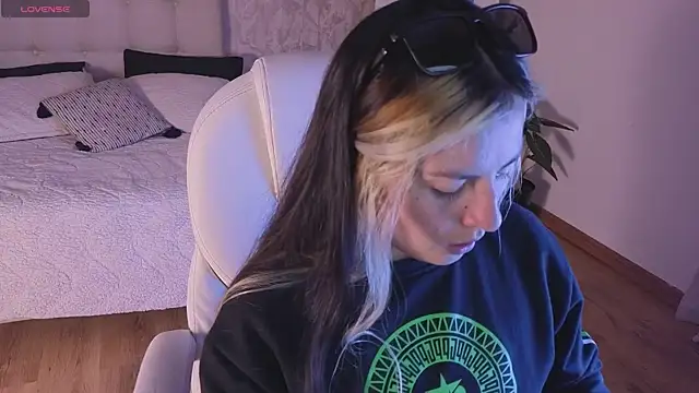 brandy sweet  online show from September 26, 3:05 pm