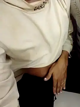Snapshot of hannabigdirty chatting on January 5, 3:32 am hannabigdirty online show from January 5, 3:32 am