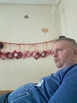 Snapshot of ShyBoy1982 chatting on February 17, 3:42 pm ShyBoy1982 online show from February 17, 3:42 pm