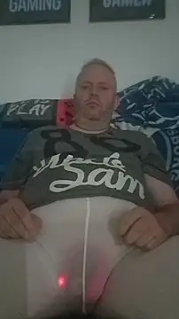 Snapshot of ShyBoy1982 chatting on November 2, 12:13 am ShyBoy1982 online show from November 2, 12:13 am