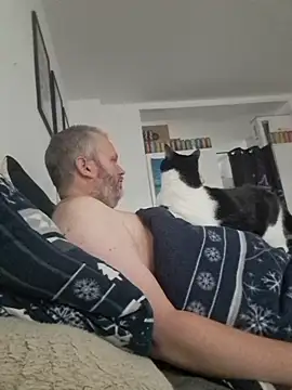 Snapshot of ShyBoy1982 chatting on January 15, 12:21 pm ShyBoy1982 online show from January 15, 12:21 pm