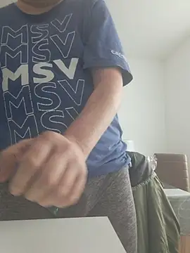 Snapshot of ShyBoy1982 chatting on February 2, 11:53 am ShyBoy1982 online show from February 2, 11:53 am