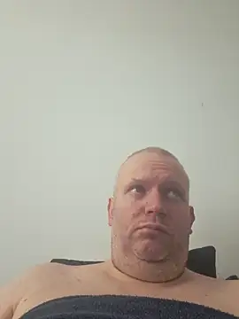 Snapshot of ShyBoy1982 chatting on February 9, 1:15 pm ShyBoy1982 online show from February 9, 1:15 pm