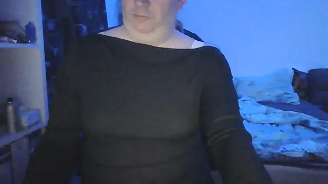 Snapshot of ShyBoy1982 chatting on May 16, 9:13 pm ShyBoy1982 online show from May 16, 9:13 pm
