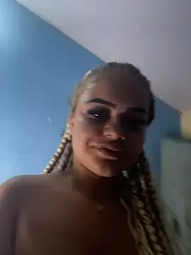 Lolacavalona online show from January 14, 9:30 pm