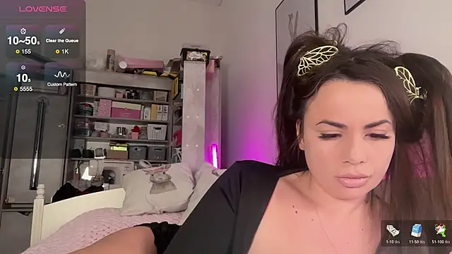 Snapshot of MyPhoenix chatting on November 15, 5:49 am MyPhoenix online show from November 15, 5:49 am