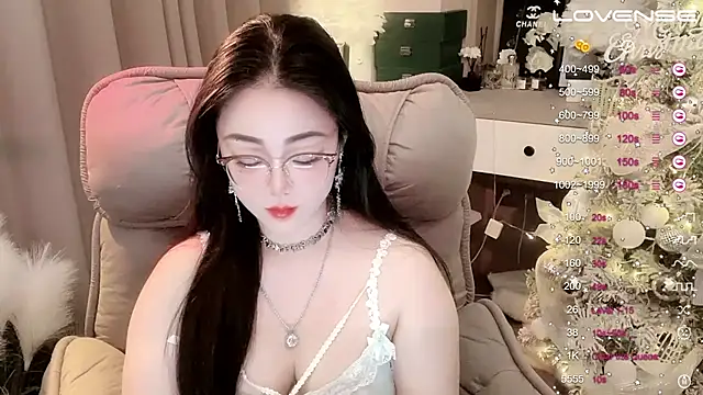 Snapshot of Monica-888 chatting on January 20, 12:57 am Monica-888 online show from January 20, 12:57 am