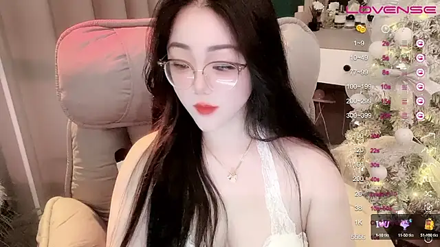 Snapshot of Monica-888 chatting on March 18, 8:59 pm Monica-888 online show from March 18, 8:59 pm