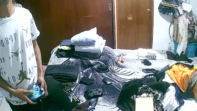 Snapshot of jperezofficial1 chatting on October 8, 5:05 am jperezofficial1 online show from October 8, 5:05 am