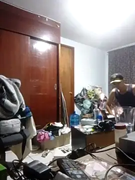 Snapshot of jperezofficial1 chatting on November 13, 2:32 am jperezofficial1 online show from November 13, 2:32 am