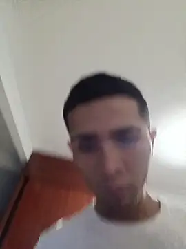 Snapshot of jperezofficial1 chatting on November 18, 4:39 am jperezofficial1 online show from November 18, 4:39 am