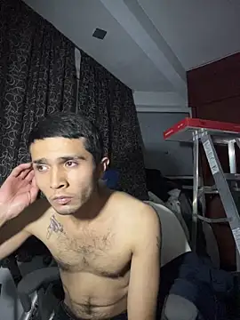 Snapshot of jperezofficial1 chatting on December 15, 6:28 am jperezofficial1 online show from December 15, 6:28 am