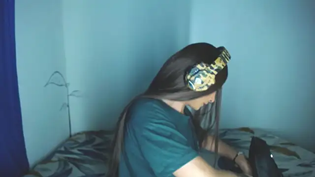 Snapshot of AdharaaMoon chatting on December 1, 7:03 pm AdharaaMoon online show from December 1, 7:03 pm