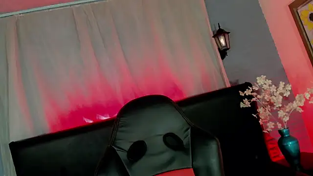 Snapshot of AdharaaMoon chatting on December 17, 7:26 pm AdharaaMoon online show from December 17, 7:26 pm