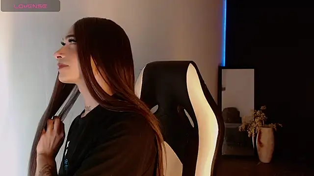 Snapshot of AdharaaMoon chatting on December 29, 1:24 am AdharaaMoon online show from December 29, 1:24 am