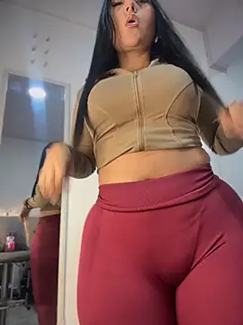 Snapshot of Sarahballiston_ chatting on May 12, 9:34 pm Sarahballiston online show from May 12, 9:34 pm