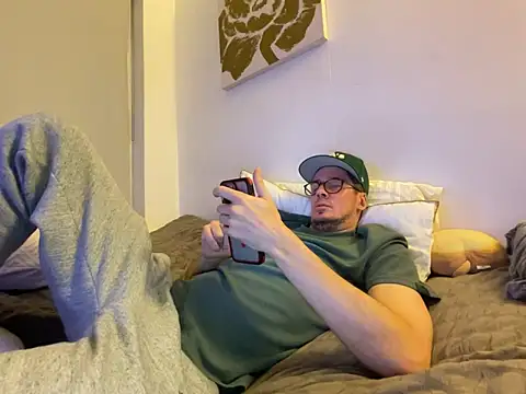 Snapshot of Snowbunnydilf chatting on December 19, 4:58 pm Snowbunnydilf online show from December 19, 4:58 pm