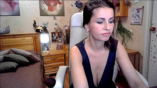 Kendra Mom online show from November 28, 9:23 am