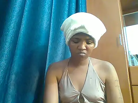 Snapshot of pretty_cool chatting on July 12, 9:39 pm pretty cool online show from July 12, 9:39 pm