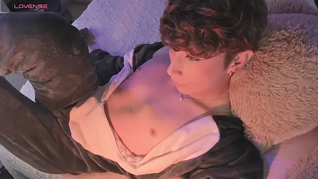 Snapshot of AdamDayt chatting on February 7, 3:34 am AdamDayt online show from February 7, 3:34 am