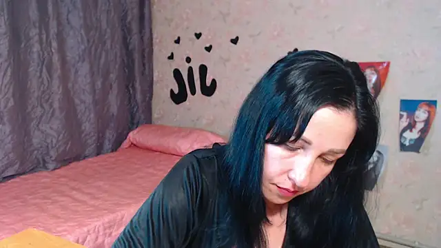 Snapshot of JillStevens chatting on November 1, 12:23 am JillStevens online show from November 1, 12:23 am