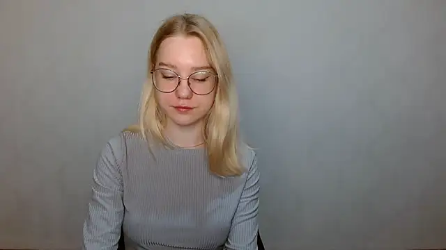 cindi hot online show from December 3, 8:38 am