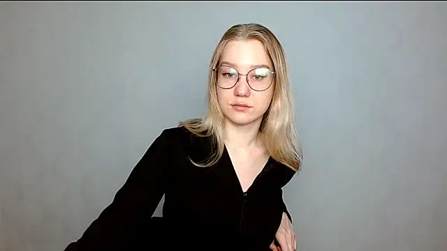 cindi hot online show from March 3, 8:27 am