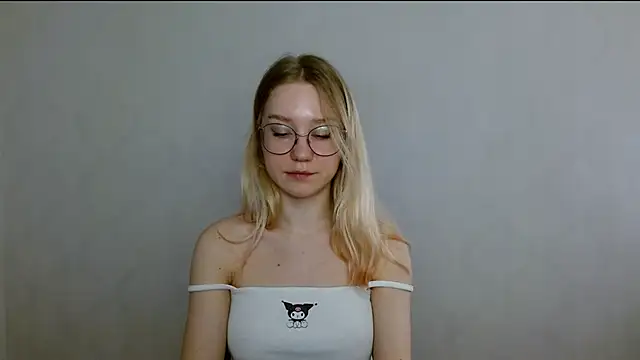 cindi hot online show from March 8, 9:17 am