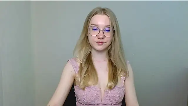 cindi hot online show from April 3, 10:13 am