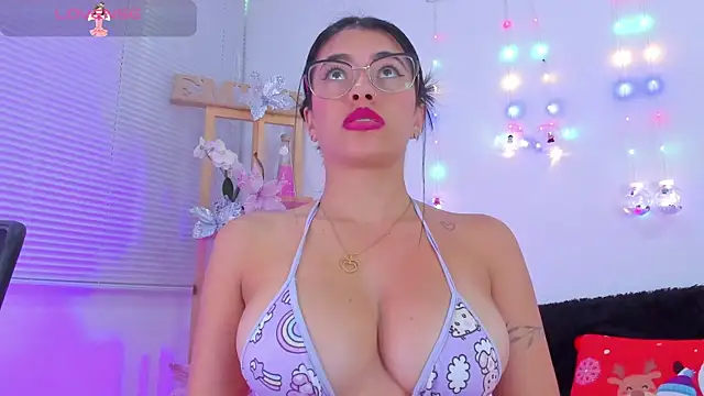 EmillySanders online show from December 10, 3:01 pm