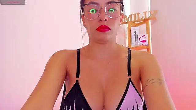 EmillySanders online show from March 7, 3:39 pm