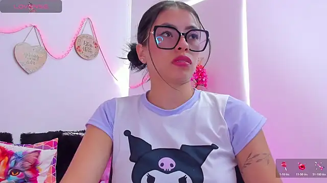 EmillySanders online show from December 1, 2:22 pm