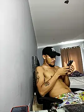 sexylatino22 online show from December 31, 4:46 pm