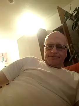 Snapshot of Milkasahne64 chatting on October 23, 5:44 pm Milkasahne64 online show from October 23, 5:44 pm